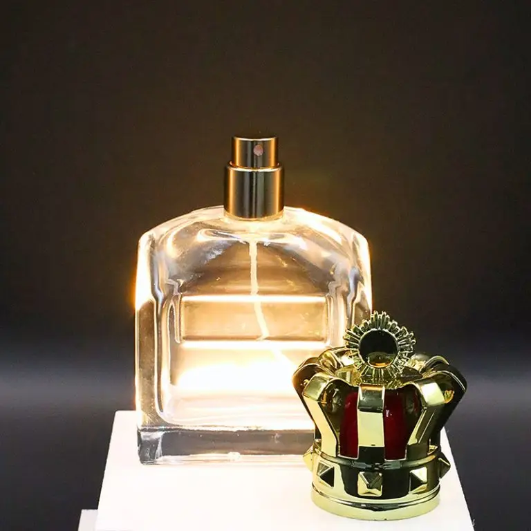 Frasco de perfume de diseño moderno, una de las tendencias en envases para vender perfumes en Perú.