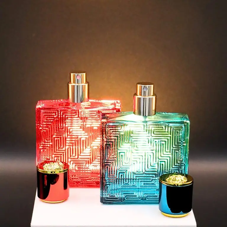 Frasco de perfume de diseño moderno, una de las tendencias en envases para vender perfumes en Perú.