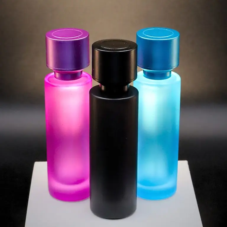 Frasco de perfume de diseño moderno, una de las tendencias en envases para vender perfumes en Perú.