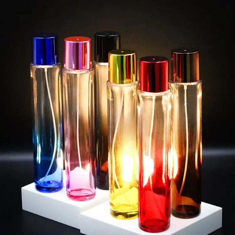 Frasco de perfume de diseño moderno, una de las tendencias en envases para vender perfumes en Perú.